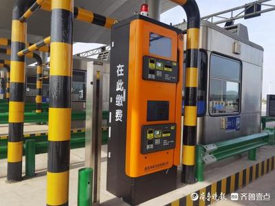 青島膠東機場收費站啟用智能“收費機器人”，引領省內交通收費新變革